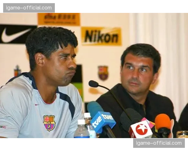 巴萨主席拉波尔塔视察诺坎普改造工程,确认2026年秋季部分启用 巴萨主席拉波尔塔视察诺坎普改造工程,确认2026年秋季部分启用