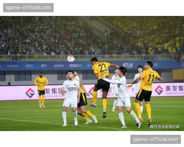 辽宁铁人补时绝平青岛西海岸，升班马延续不败势头