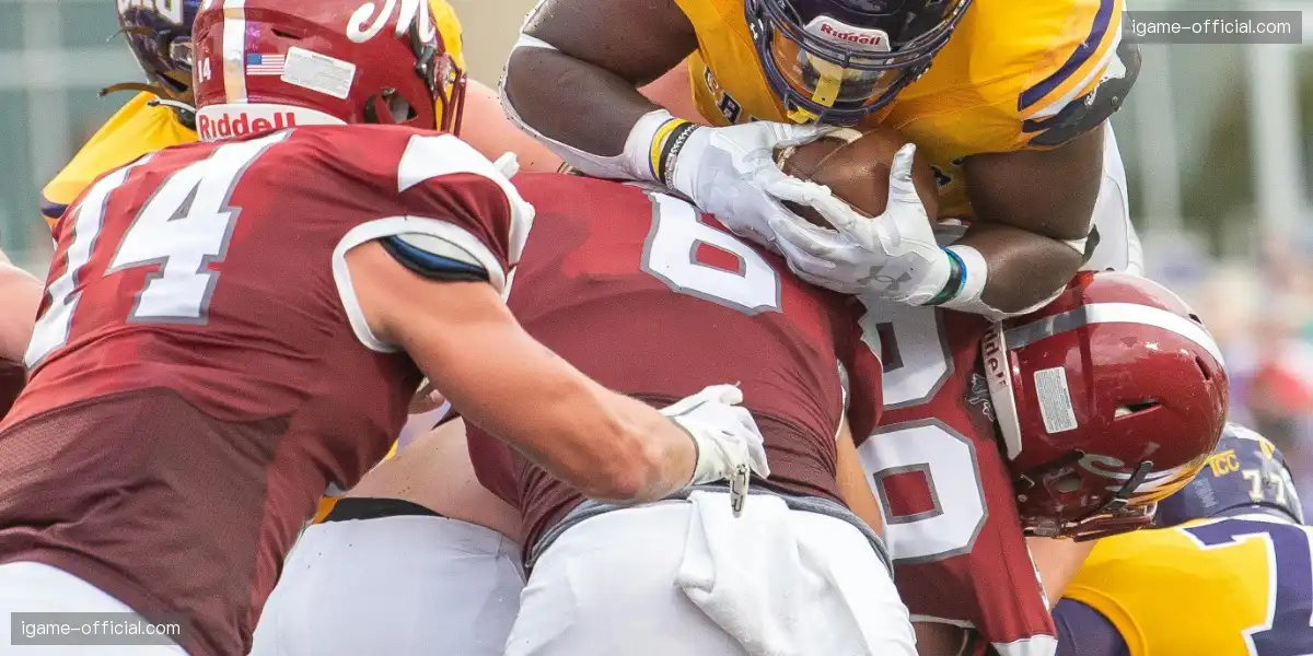 🏆 舞台中央的冠军，传奇时刻无可替代！👑